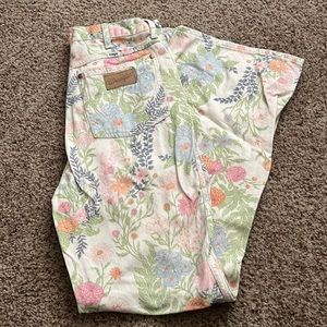 Wrangler wanderer high rise flare jeans in wallflower pattern